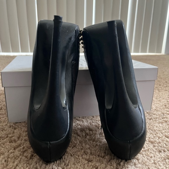 Steve Madden Vampiree Black Leather Booties - Picture 10 of 12